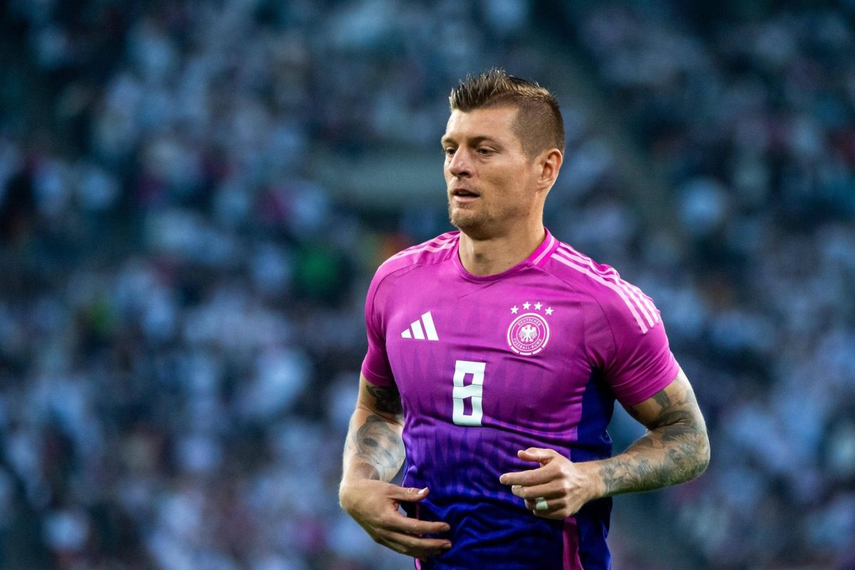 Toni Kroos mit pinkem EM-Trikot