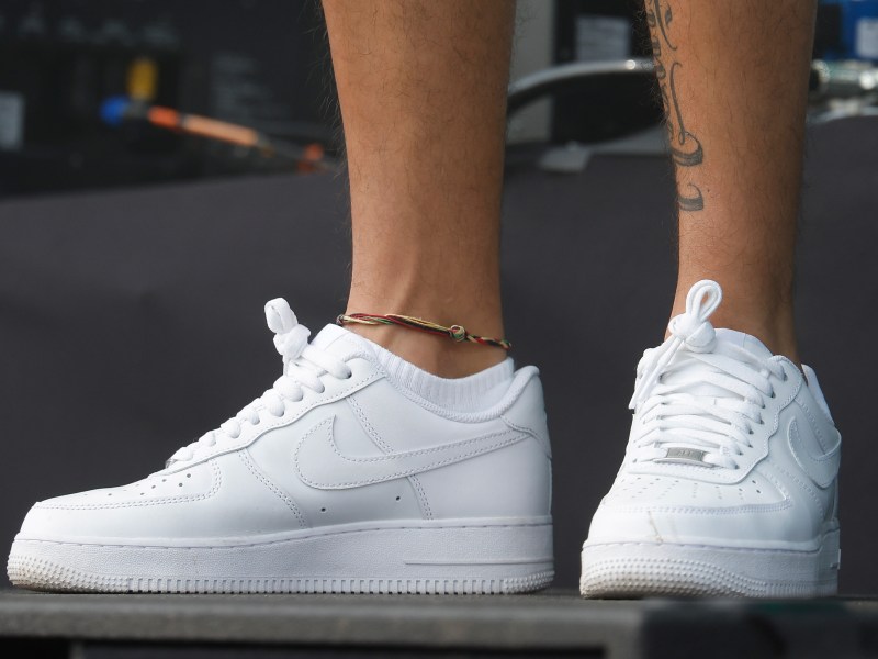 Nike Air Force 1 werden getragen