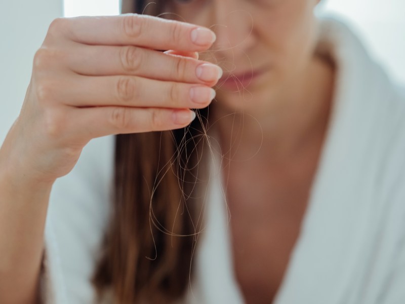 Haarausfall Trockenshampoo Frau