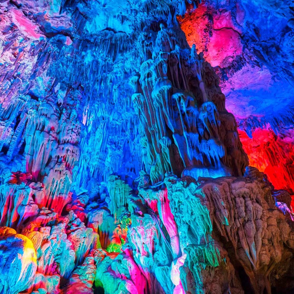 Nahe der Stadt Guilin im Süden Chinas befindet sich die Reed Flute Cave.