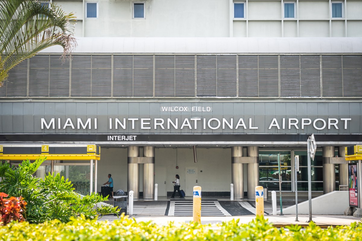 Am Flughafen von Miami tropfte grüne Flüssigkeit von der Decke.