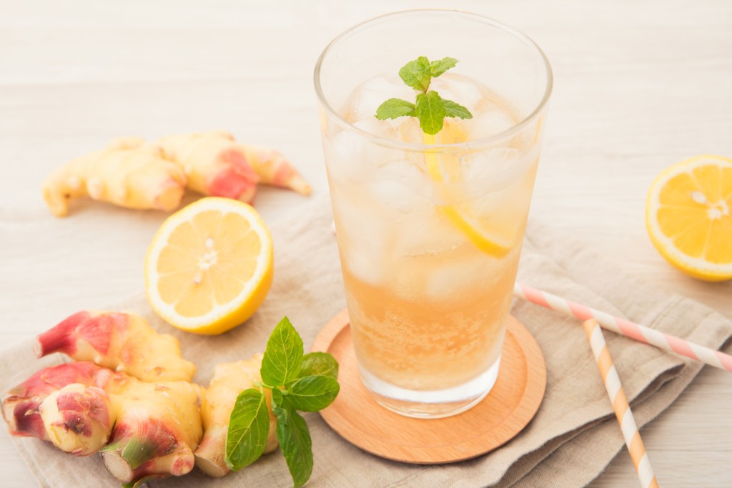 Es wird häufig kritisiert, dass in Ginger Ale viel Zucker, aber wenig, bis kein Ingwer enthalten ist.