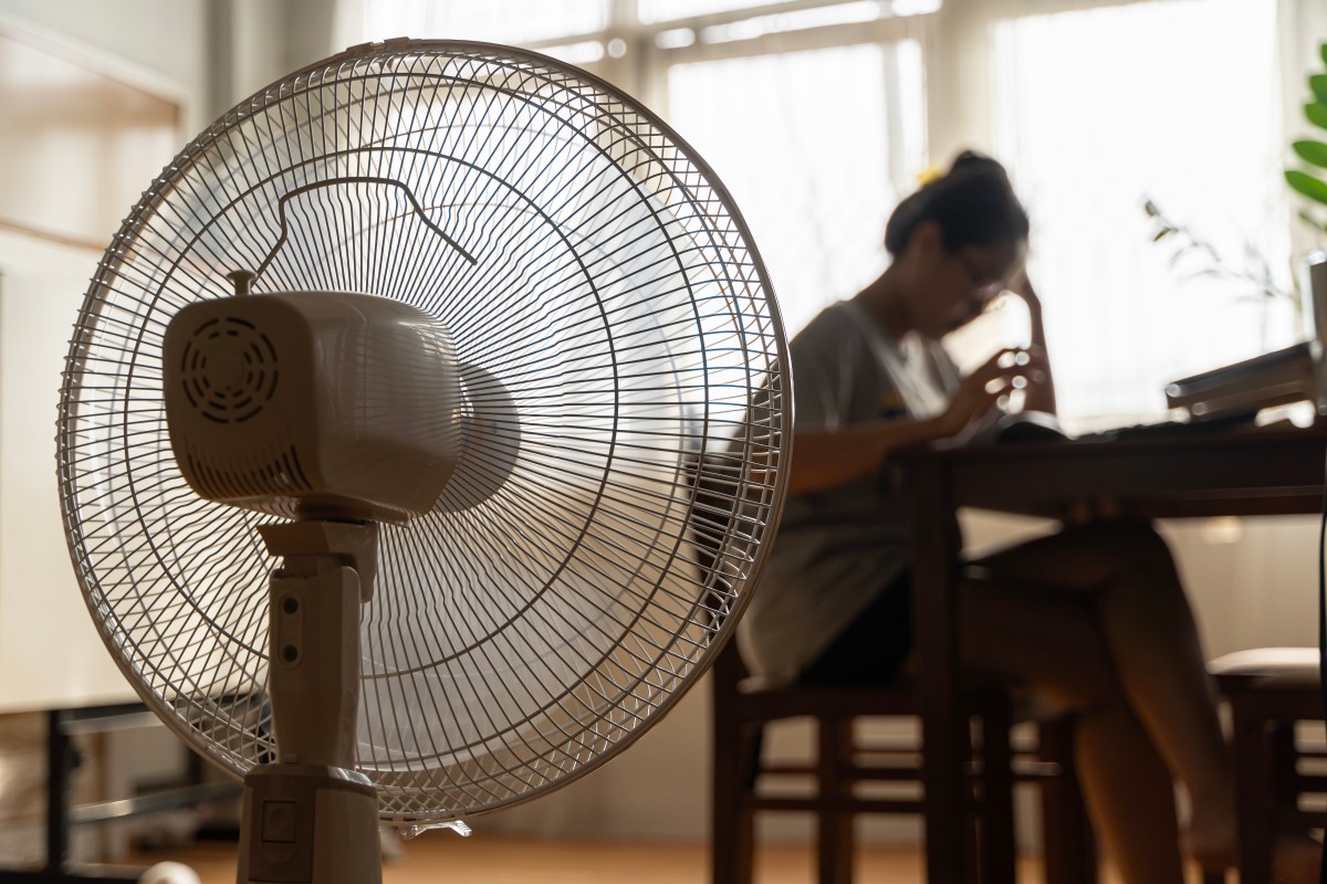 Die Hitze bleibt noch eine Weile. Der Feuerwehr-Trick sorgt dafÃ¼r, dass dein Ventilator deutlich besser arbeitet, und er ist so einfach.