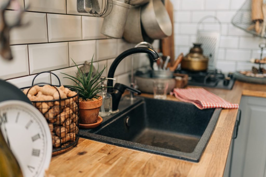 Schwarze K&uuml;chensp&uuml;le