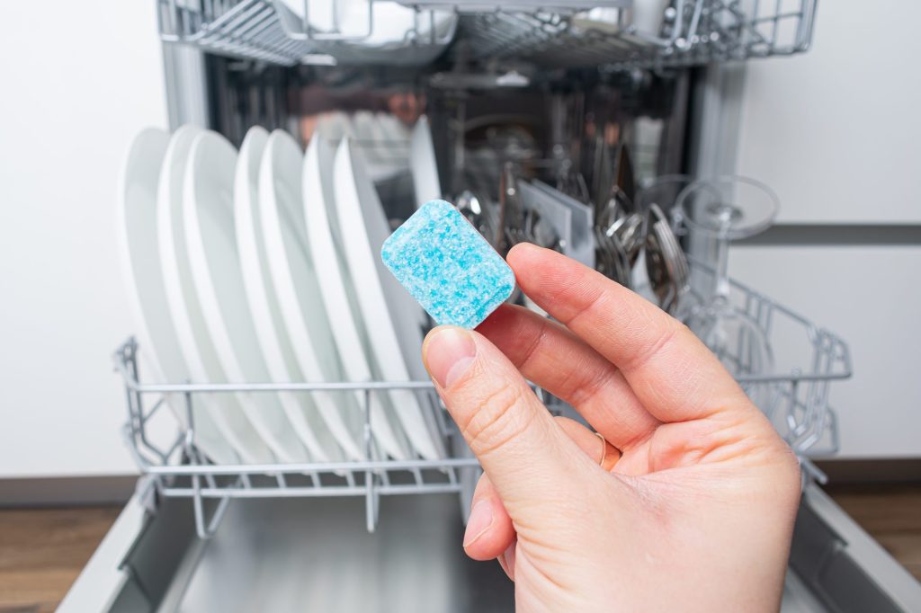 Sp&uuml;lmaschinentab vor Sp&uuml;lmaschine