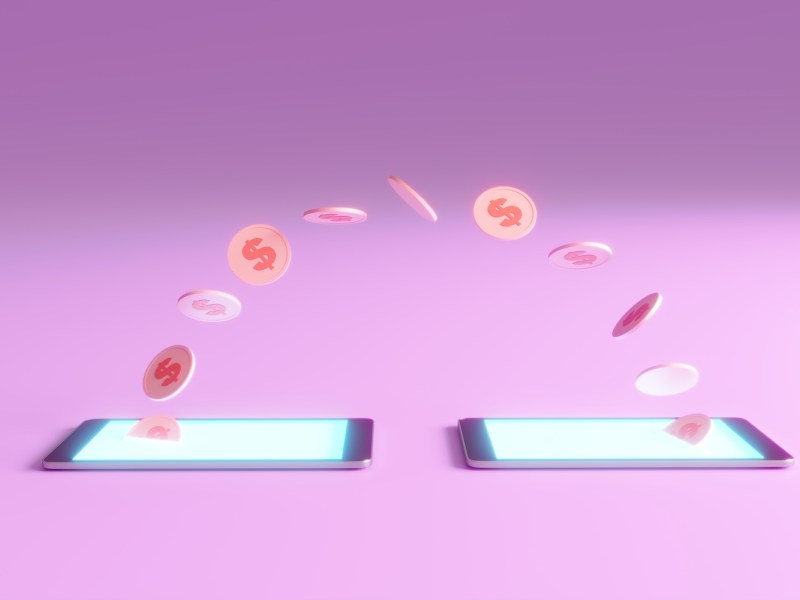 Geldtransfer zwischen Smartphones.