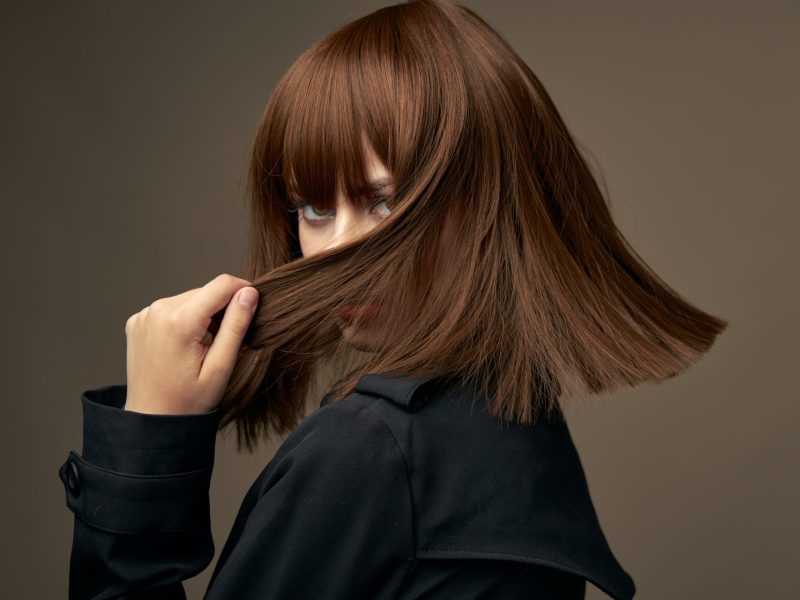 Frau mit braunen Haaren