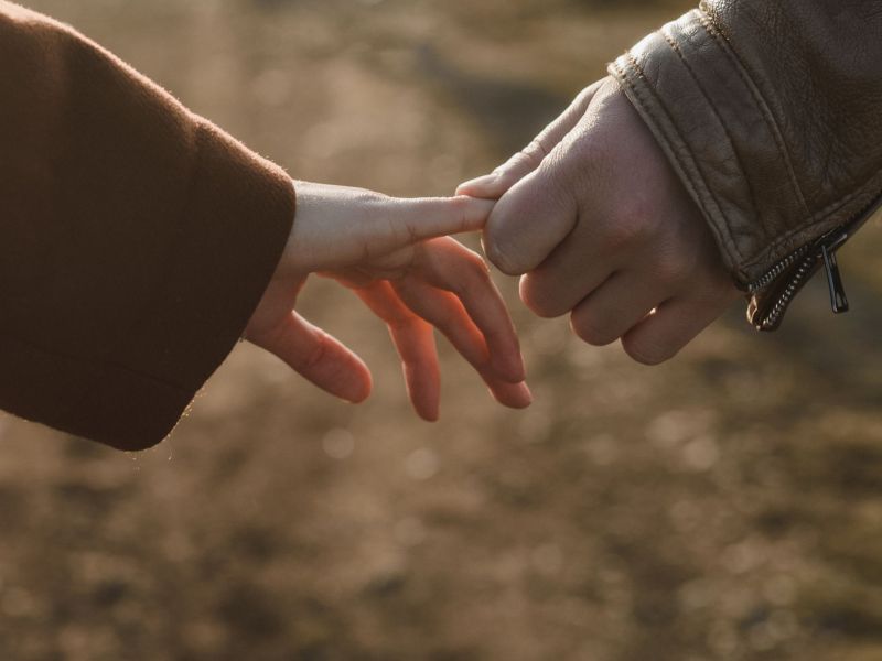 Paar Hände Achtsamkeit Beziehungen