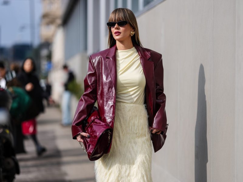 Freue mit buttergelbem Kleid