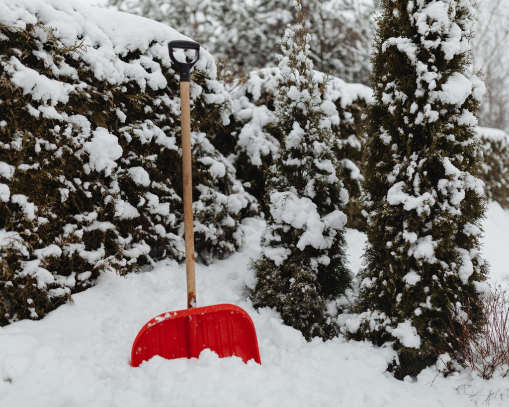 Wer keine Zeit zum Schneeschippen hat, muss sich um einen Ersatz k&uuml;mmern.