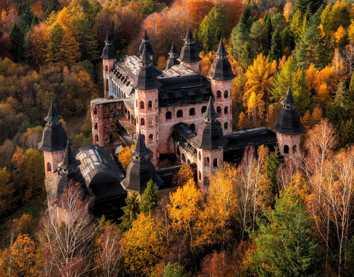 Lost Places: Die Geschichte hinter dem Schloss