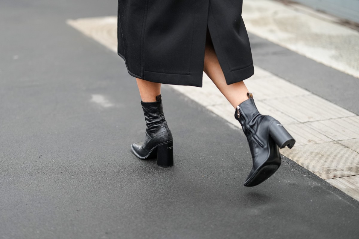 Frau mit Ankle Boots