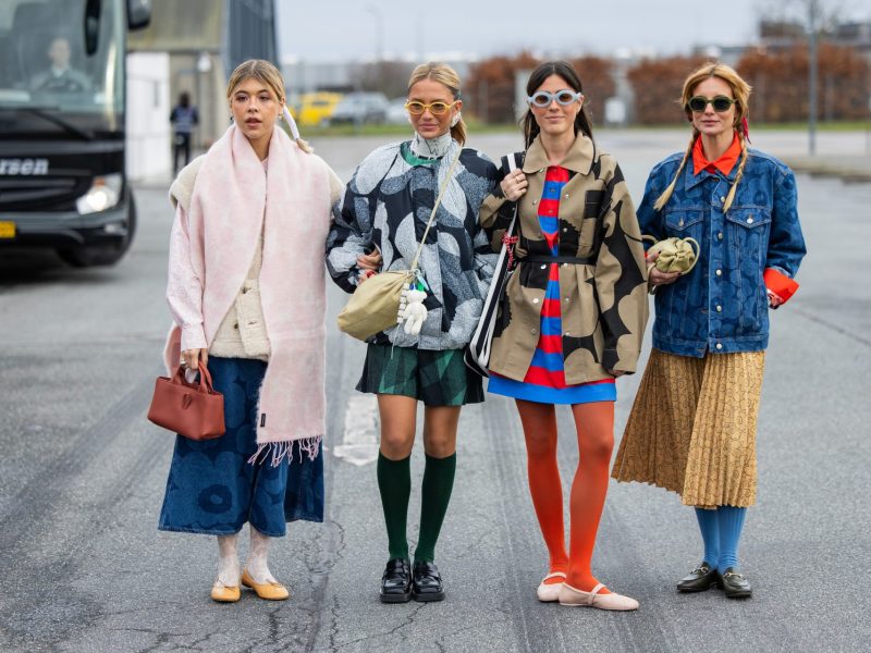 Frühling Modetrend: Frauen mit Röcken