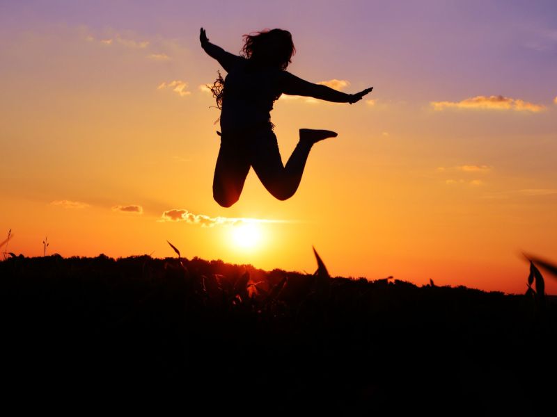 Frau Sonnenuntergang glücklich Life Skills Persönlichkeitsentwicklung Mindfulness