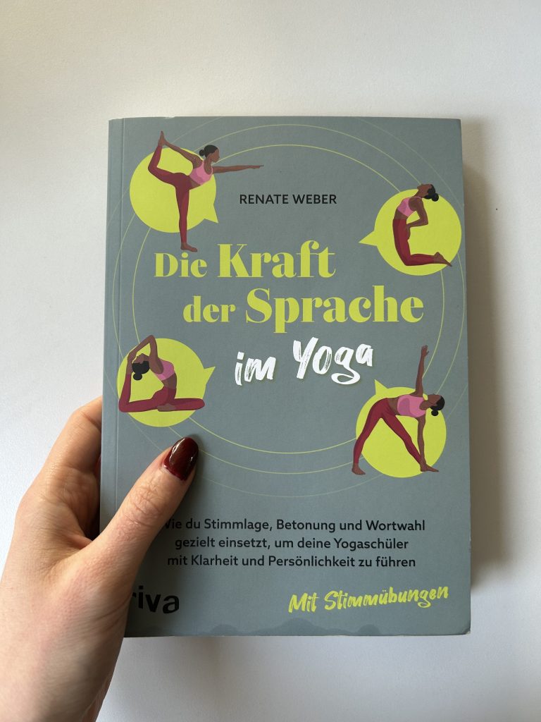 Yoga-Lehrerin und Germanistin Renate Weber zeigt in ihrem Buch &bdquo;Die Kraft der Sprache im Yoga&ldquo;, wie eng K&ouml;rper, Atmung und Stimme miteinander verbunden sind.