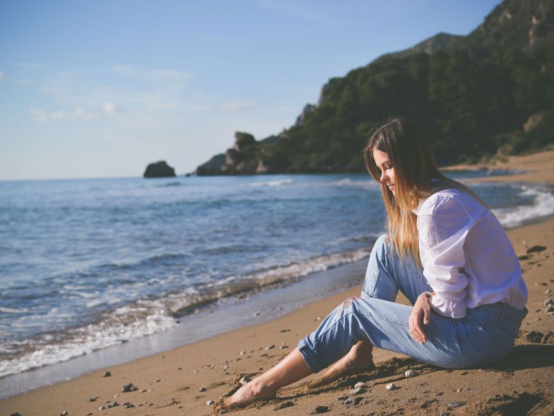 Frau alleine Liking Gap Persönlichkeitsentwicklung