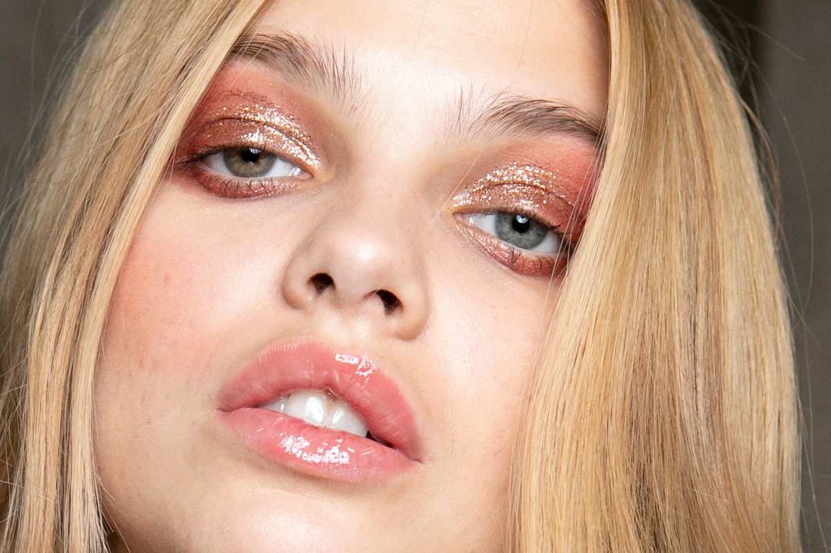 Frau mit Lidschatten