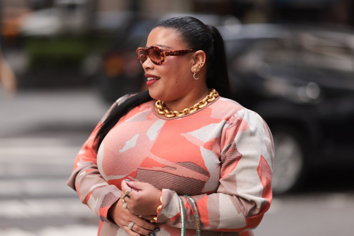 Frau trägt Catrice Lip Balm