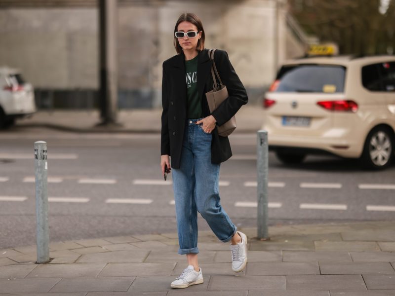 Frau in Skinny Jeans