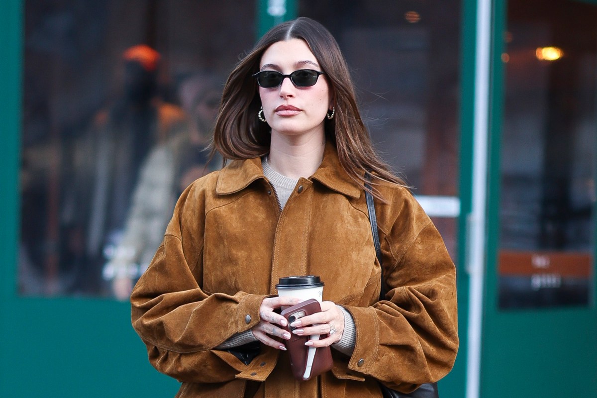 Hailey Bieber im Streetstyle