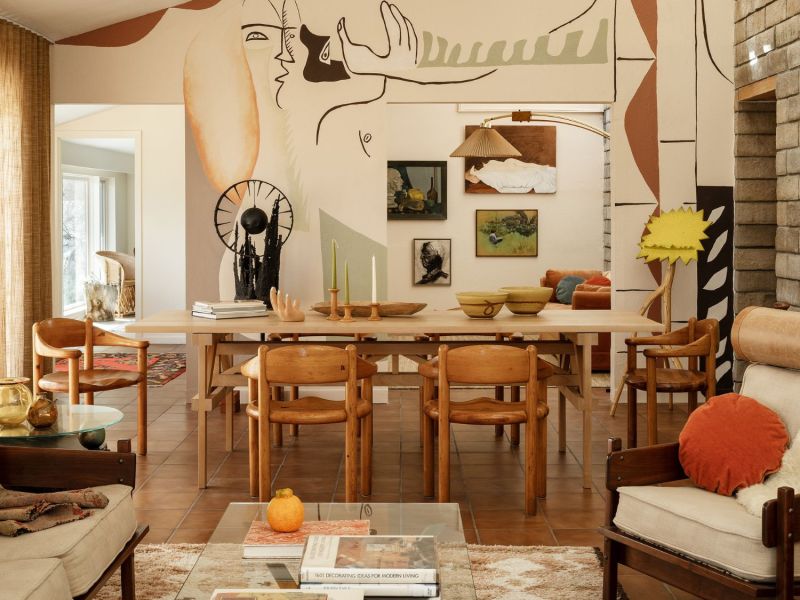 Wohnzimmer im Tidy Maximalism-Stil