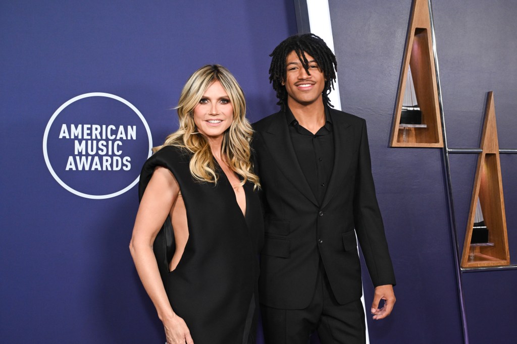 Heidi Klum und Sohn Henry Samuel bei den American Music Awards 2025.