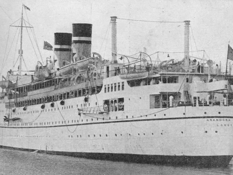 altes kreuzfahrtschiff schwarz weiß