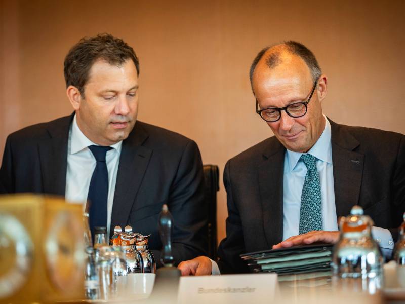 Sonderzahlungen für Beamte: Bundeskanzler Friedrich Merz und Bundesfinanzminister Lars Klingbeil bei der Kabinettsitzung in Berlin am 03.09.2025.