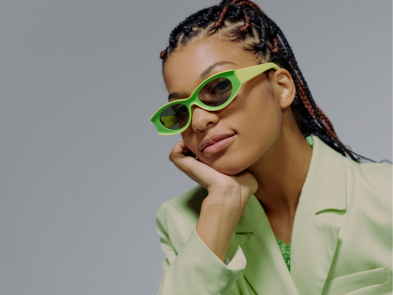 Frau mit Sonnenbrille