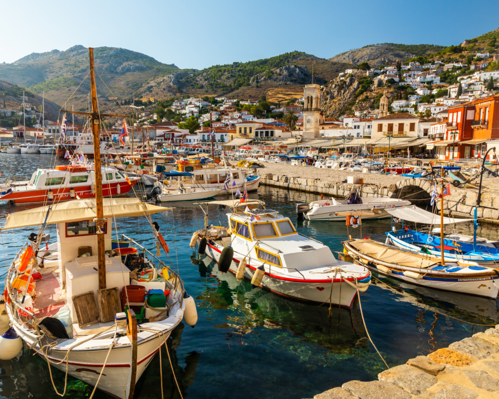 Die griechische Insel Hydra oder Ydra gehört zur Gruppe der Saronischen Inseln und liegt etwa 65 km südwestlich von Athen.