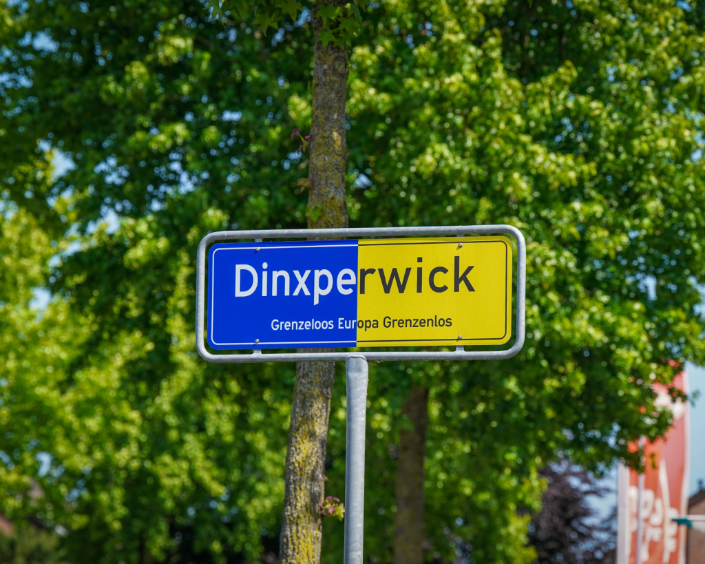 Es gibt sogar eine Polizeiwache, die f&uuml;r beide "Seiten" arbeitet.