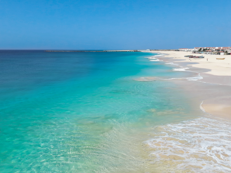 Maio ist eine kleine Insel in Kap Verde, einem vulkanischen Inselstaat vor der Küste Westafrikas.