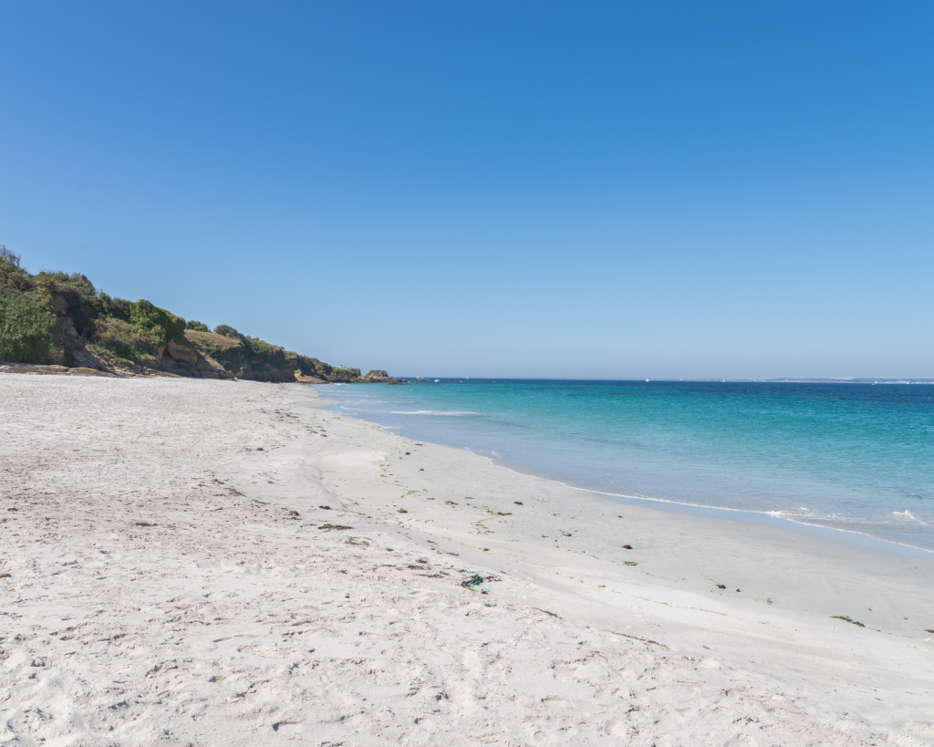 Vier Seemeilen von Lorient entfernt liegt die acht Kilometer lange und drei Kilometer breite Insel Groix.
