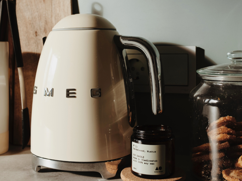 Den Wasserkocher im Hotelzimmer solltest du niemals verwenden. Wir verraten dir, warum.