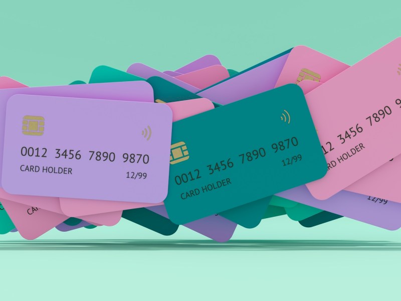 Farbiger Finanz- und Technologiehintergrund für Kreditkarten.