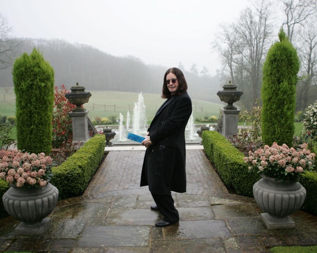 Ozzy Osbourne in seinem Garten