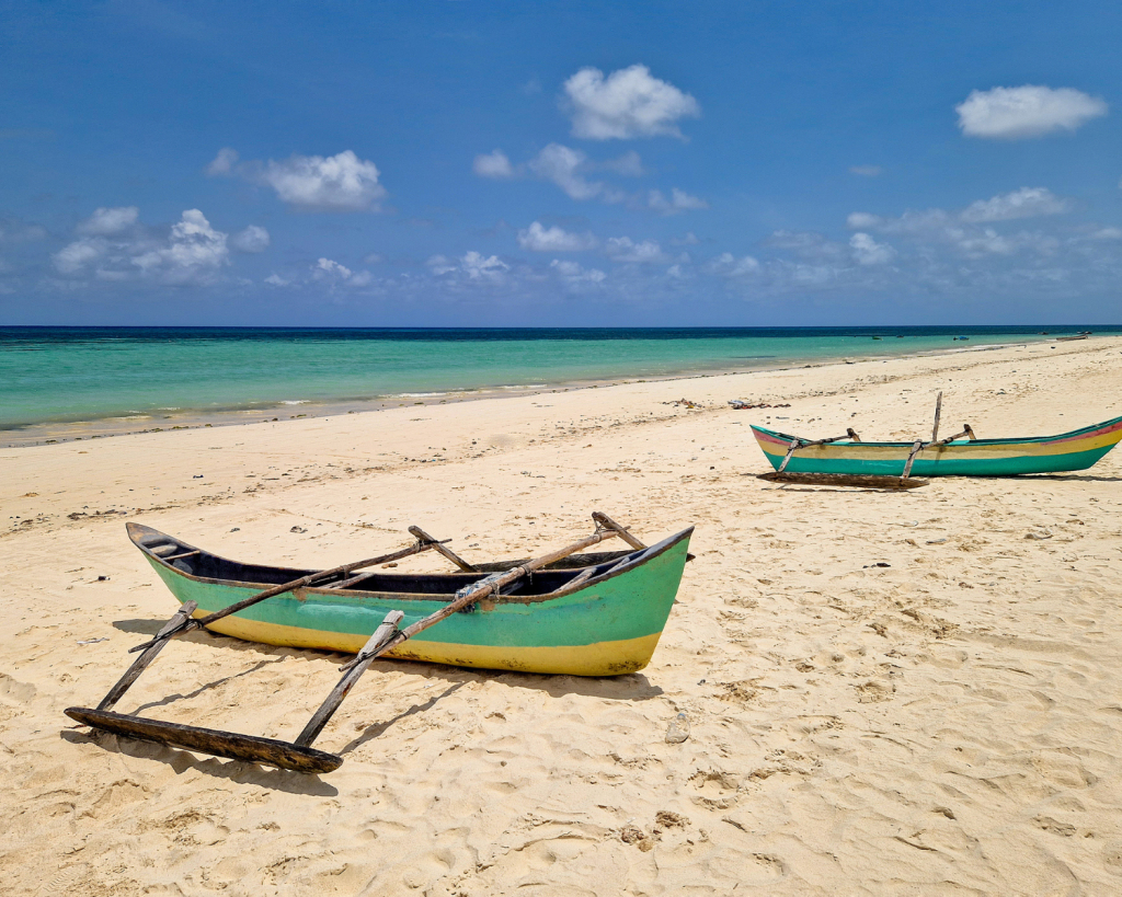 Die Komoren bieten tropische Str&auml;nde wie den Bouni Beach und den Chomoni Beach mit wei&szlig;em Sand und t&uuml;rkisfarbenem Wasser. 