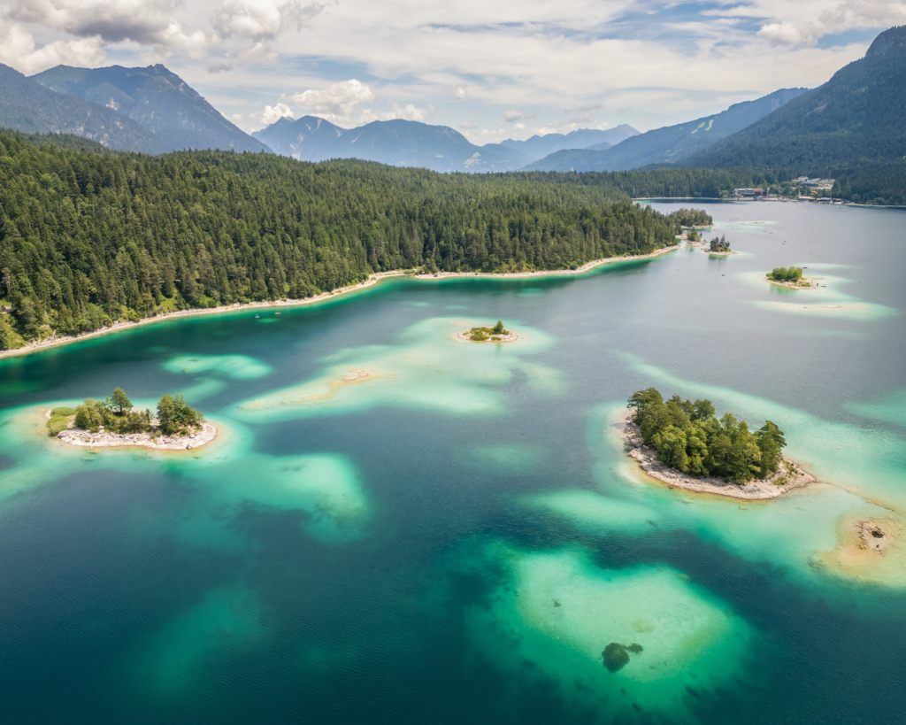 Zugegeben: Der Eibsee kommt den Malediven schon sehr nahe.