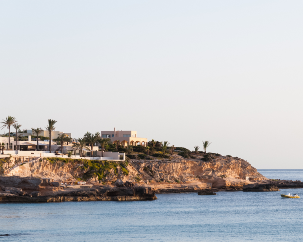 Ibiza geh&ouml;rt zu den Balearen, einer spanischen Inselgruppe im Mittelmeer.
