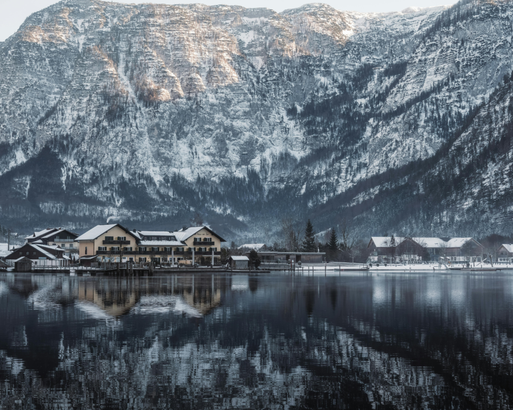 Du willst die Kultur besser kennenlernen, dann solltest du es mit Eisfischen versuchen.