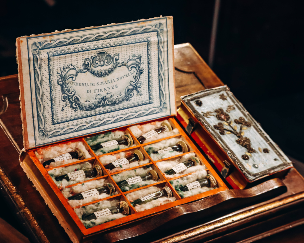 Die Officina Profumo-Farmaceutica di Santa Maria Novella wurde 1221 gegründet und gilt als die älteste Apotheke der Welt.