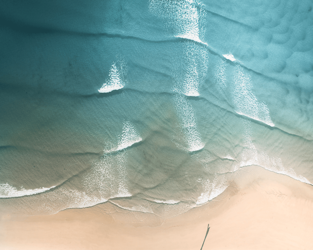 Ob Strandurlaub oder Citytrip: mit ein paar cleveren Tricks kannst du viel Geld sparen.