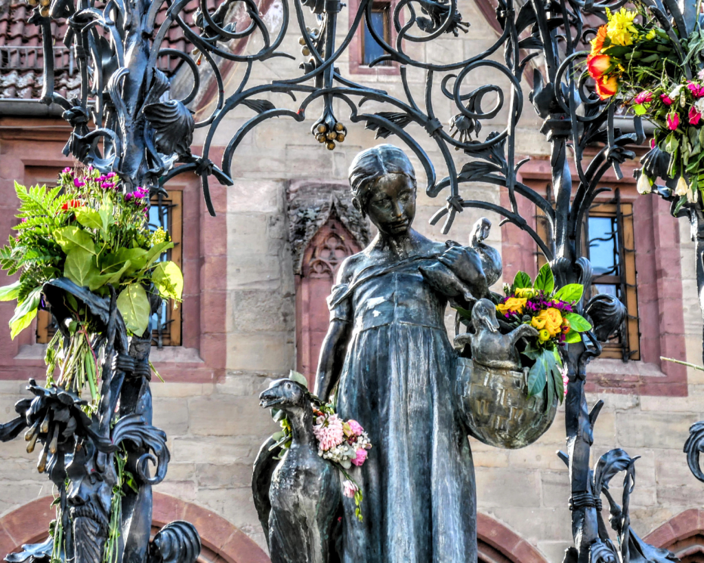 Der G&auml;nseliesel-Brunnen ist ein Markt- und Zierbrunnen auf dem Markt vor dem Alten Rathaus in der Innenstadt von G&ouml;ttingen in Niedersachsen. 