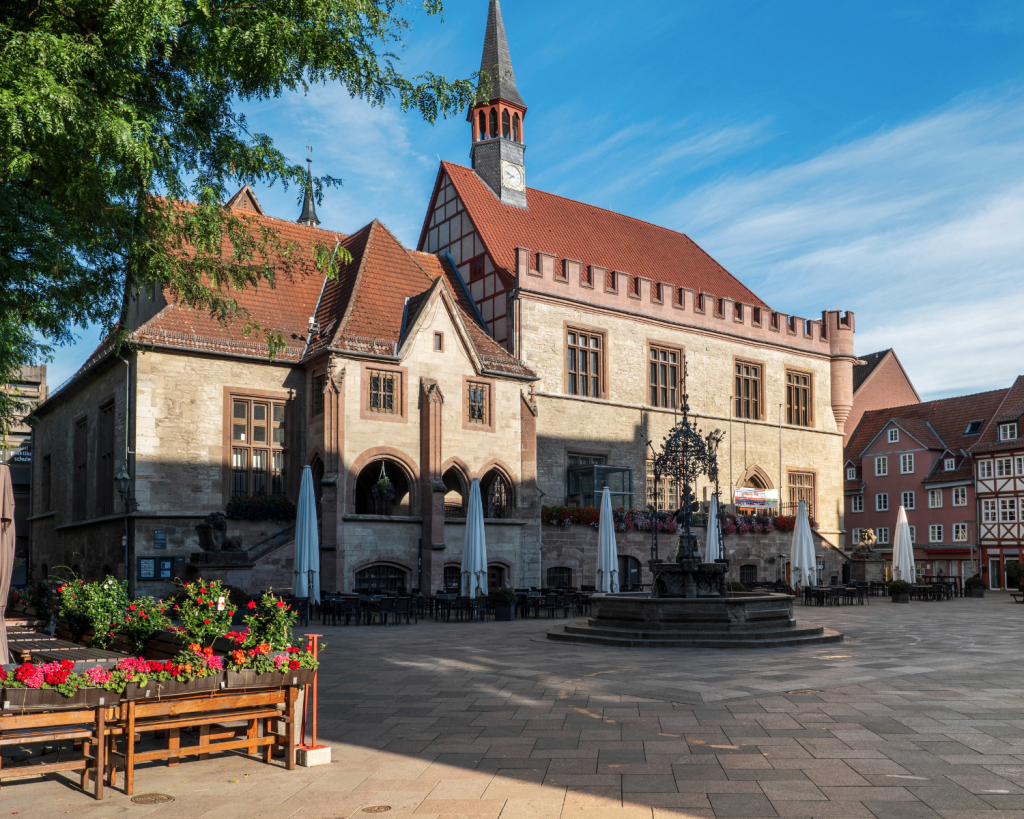 Das G&auml;nseliesel befindet sich auf dem G&ouml;ttinger Marktplatz vor dem Alten Rathaus. 
