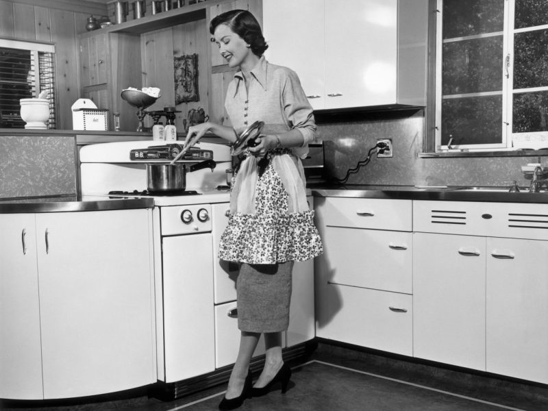frau küche retro vintage 50er Jahre