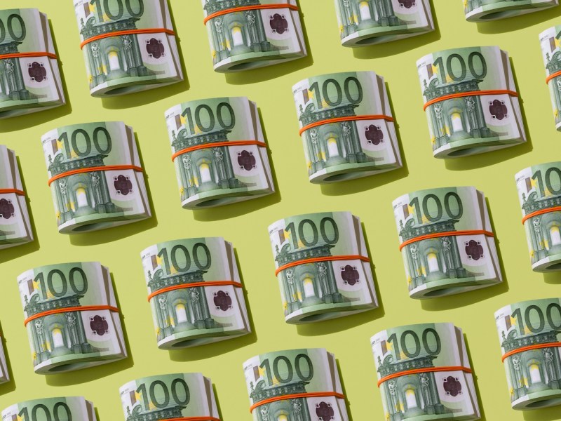 Rolle mit Hundert-Euro-Banknoten.