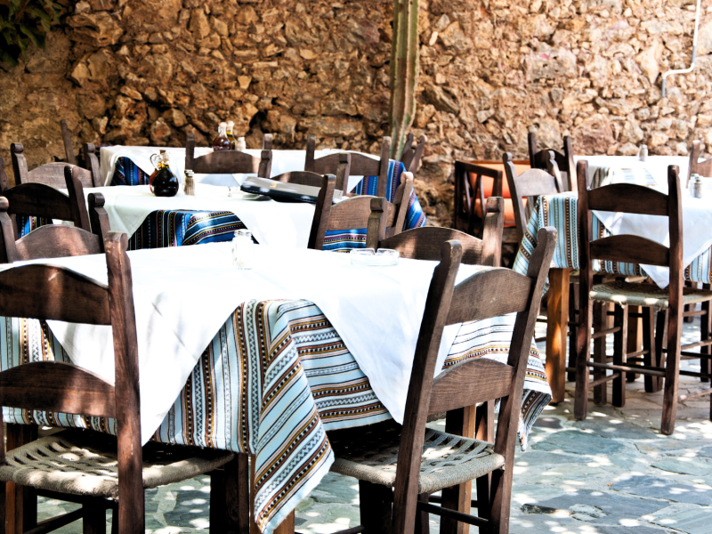 130 Jahre alte Taverne: Keine Speisekarte, kein Schild am Eingang – dafür aber traditionelle griechische Hausmannskost!