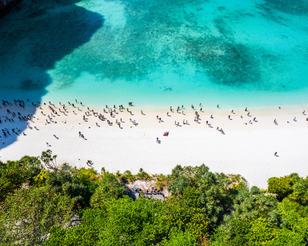 Die Maya Bay wird jedes Jahr am ersten August geschlossen und wird am ersten Oktober wieder ge&ouml;ffnet. In dieser Zeit soll sich das &Ouml;kosystem erholen.
