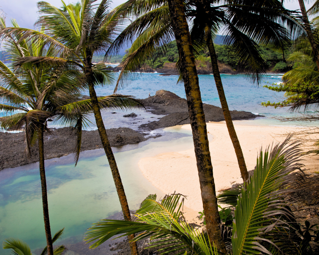 Die beiden vulkanischen Inseln São Tomé und Príncipe befinden sich im Golf von Guinea 200 km vor Afrikas Westküste und sind nach den Seychellen Afrikas zweitkleinster Staat.