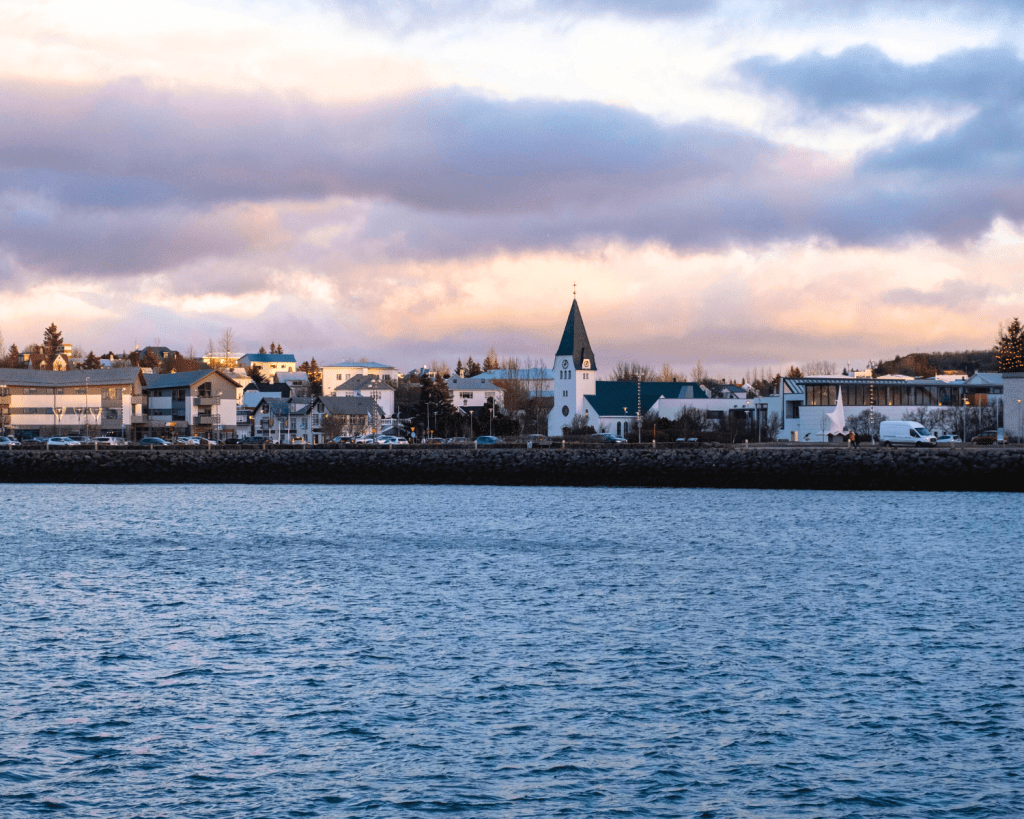 Hafnarfjörður ist eine isländische Stadt in der Region Höfuðborgarsvæðið im Südwesten Islands.